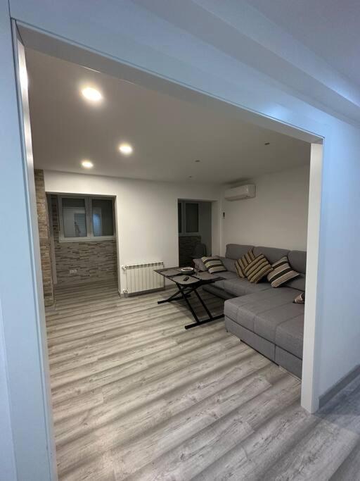 Cozy 1-Bedroom Apartment Мадрид Екстер'єр фото