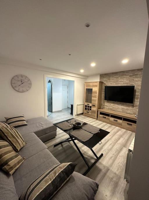 Cozy 1-Bedroom Apartment Мадрид Екстер'єр фото